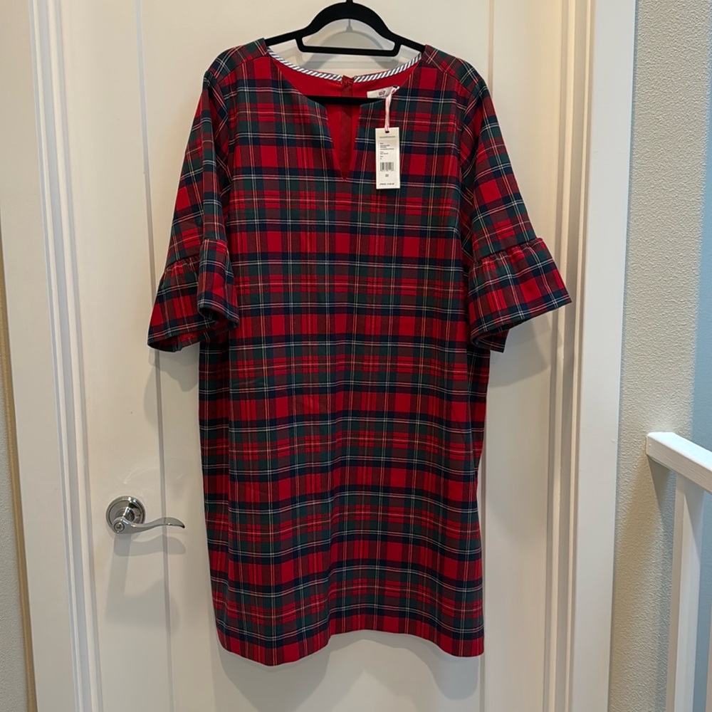 VINEYARD VINES - Flutter sleeved shift dress. NWT. Size 22.